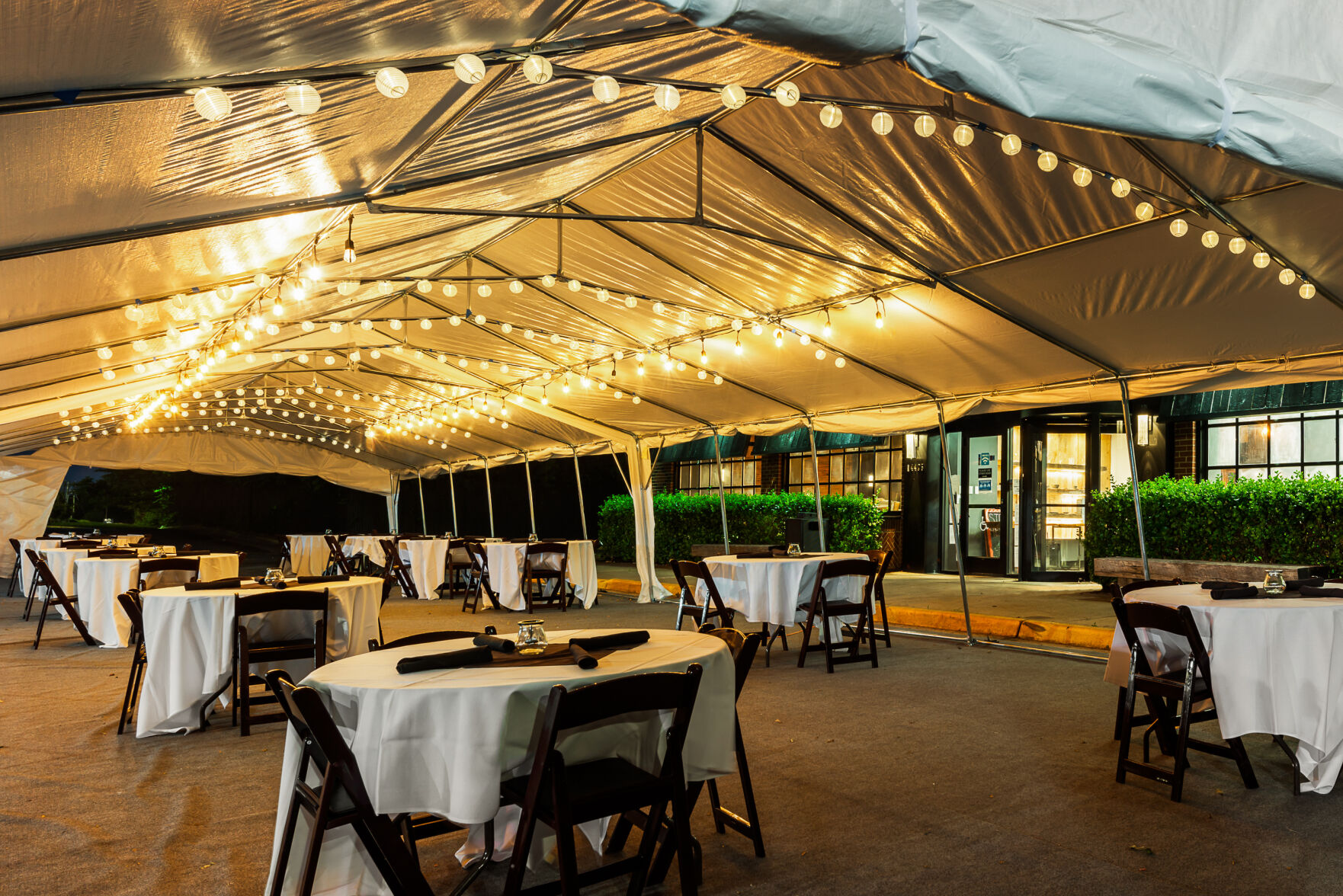 Photo_Business_BFranklins_OutdoorDining.JPG
